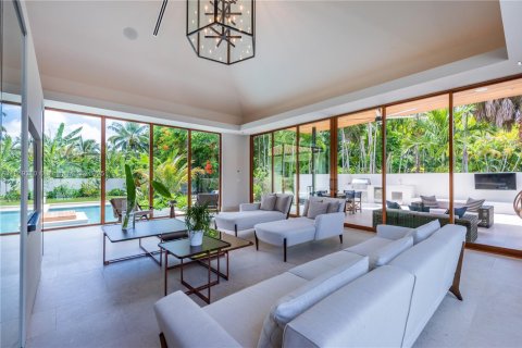 Villa ou maison à louer à Miami, Floride: 6 chambres, 416.39 m2 № 1979396 - photo 15