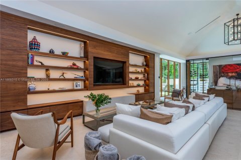 Villa ou maison à louer à Miami, Floride: 6 chambres, 416.39 m2 № 1979396 - photo 13