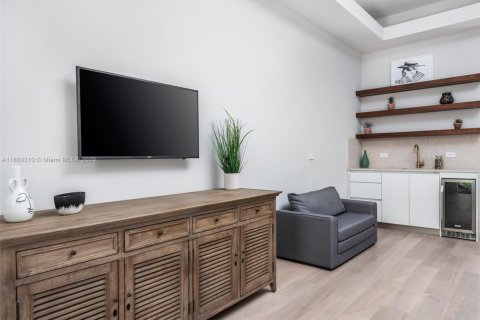 Villa ou maison à louer à Miami, Floride: 6 chambres, 416.39 m2 № 1979396 - photo 30