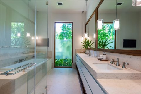 Villa ou maison à louer à Miami, Floride: 6 chambres, 416.39 m2 № 1979396 - photo 25
