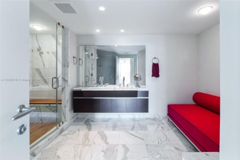 Condominio en venta en Miami, Florida, 3 dormitorios, 216.74 m2 № 1864230 - foto 11