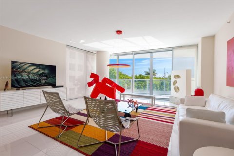 Condominio en venta en Miami, Florida, 3 dormitorios, 216.74 m2 № 1864230 - foto 1