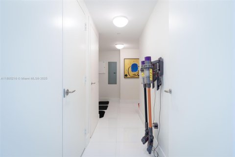 Condominio en venta en Miami, Florida, 3 dormitorios, 216.74 m2 № 1864230 - foto 18
