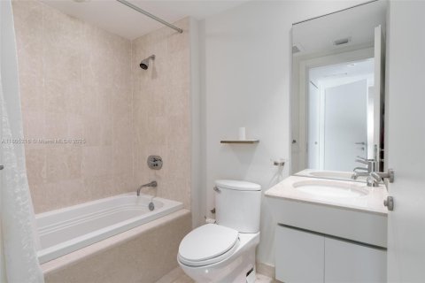Condominio en venta en Miami, Florida, 3 dormitorios, 216.74 m2 № 1864230 - foto 15