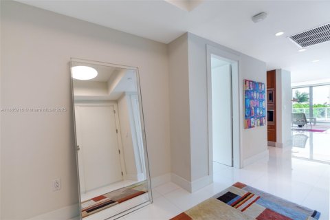 Condominio en venta en Miami, Florida, 3 dormitorios, 216.74 m2 № 1864230 - foto 3