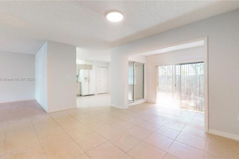 Townhouse in Miami, Florida 3 bedrooms, 170.38 sq.m. № 1951590 - photo 13