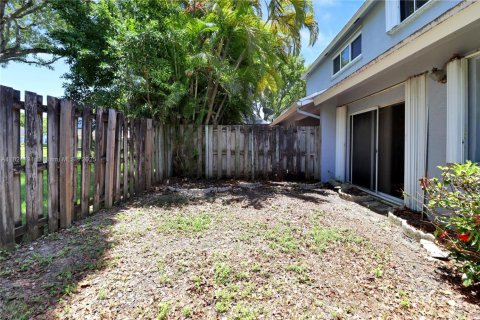 Townhouse in Miami, Florida 3 bedrooms, 170.38 sq.m. № 1951590 - photo 27