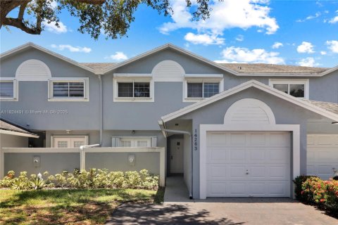 Townhouse in Miami, Florida 3 bedrooms, 170.38 sq.m. № 1951590 - photo 1