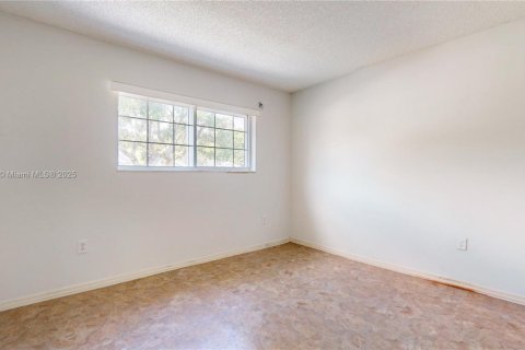 Townhouse in Miami, Florida 3 bedrooms, 170.38 sq.m. № 1951590 - photo 20