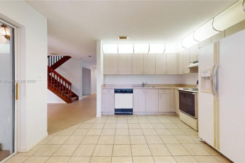 Townhouse in Miami, Florida 3 bedrooms, 170.38 sq.m. № 1951590 - photo 8