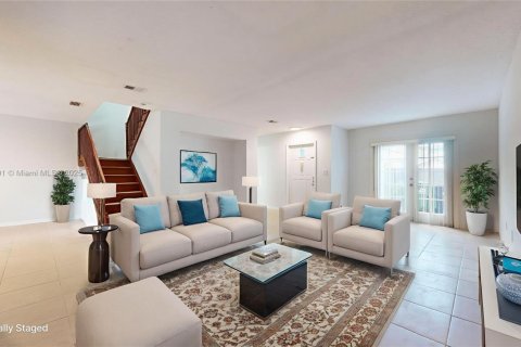 Townhouse in Miami, Florida 3 bedrooms, 170.38 sq.m. № 1951590 - photo 4