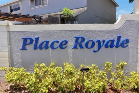 Townhouse in Miami, Florida 3 bedrooms, 170.38 sq.m. № 1951590 - photo 3