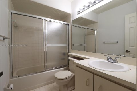 Townhouse in Miami, Florida 3 bedrooms, 170.38 sq.m. № 1951590 - photo 17