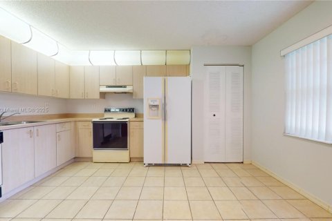 Townhouse in Miami, Florida 3 bedrooms, 170.38 sq.m. № 1951590 - photo 7
