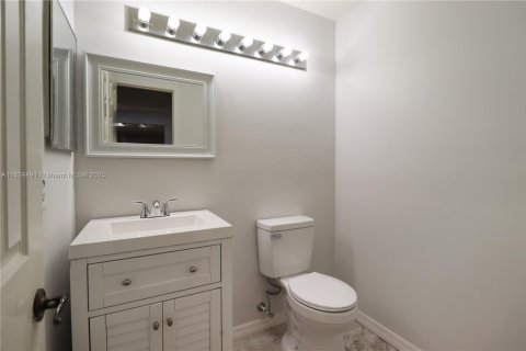 Townhouse in Miami, Florida 3 bedrooms, 170.38 sq.m. № 1951590 - photo 24