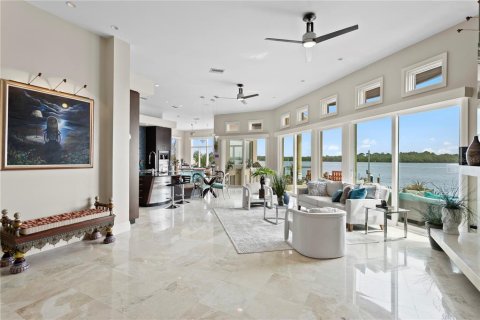 Villa ou maison à vendre à Saint Petersburg, Floride: 5 chambres, 447.23 m2 № 1775558 - photo 15