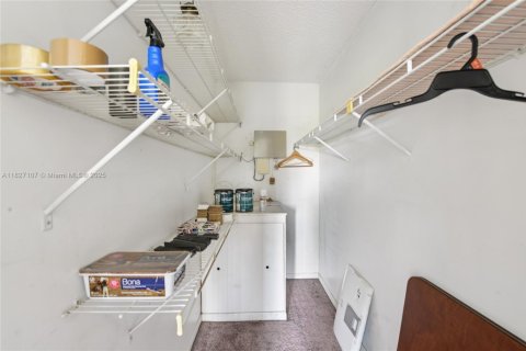 Condo in Pembroke Pines, Florida, 2 bedrooms  № 1797614 - photo 22