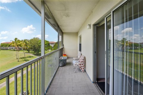 Condo in Pembroke Pines, Florida, 2 bedrooms  № 1797614 - photo 23