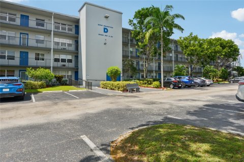 Condo in Pembroke Pines, Florida, 2 bedrooms  № 1797614 - photo 2