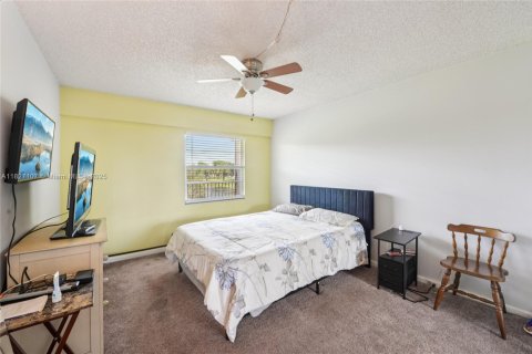 Condo in Pembroke Pines, Florida, 2 bedrooms  № 1797614 - photo 19