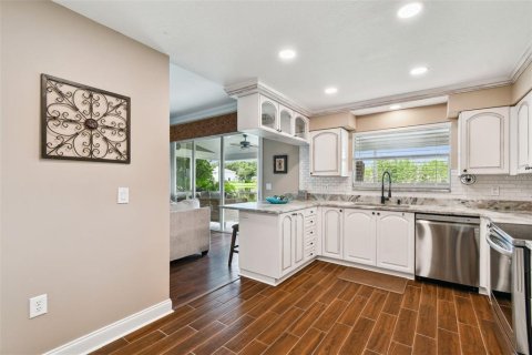 House in Tampa, Florida 3 bedrooms, 175.03 sq.m. № 1840249 - photo 15