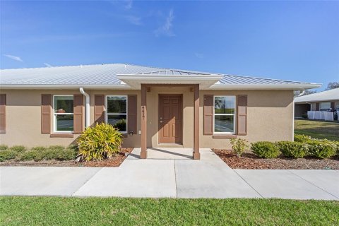 House in Ocala, Florida 3 bedrooms, 125.42 sq.m. № 1815803 - photo 1