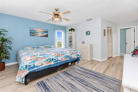 Condo in Englewood, Florida, 2 bedrooms  № 2383724 - photo 22
