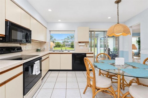 Condo in Englewood, Florida, 2 bedrooms  № 2383724 - photo 19