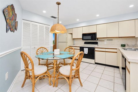 Condo in Englewood, Florida, 2 bedrooms  № 2383724 - photo 18
