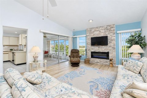 Condo in Englewood, Florida, 2 bedrooms  № 2383724 - photo 10