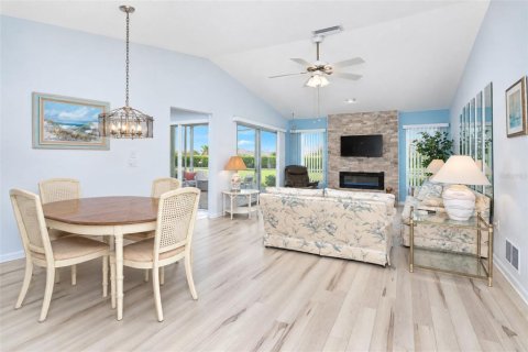 Condo in Englewood, Florida, 2 bedrooms  № 2383724 - photo 8
