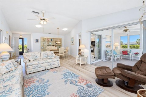 Condo in Englewood, Florida, 2 bedrooms  № 2383724 - photo 12