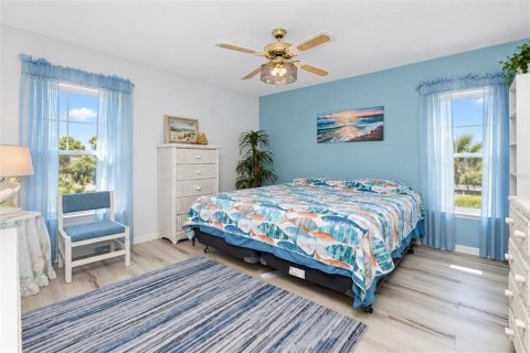 Condo in Englewood, Florida, 2 bedrooms  № 2383724 - photo 21