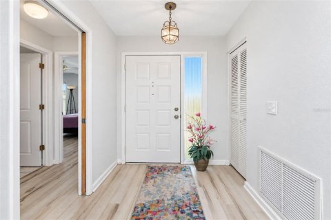Condo in Englewood, Florida, 2 bedrooms  № 2383724 - photo 6