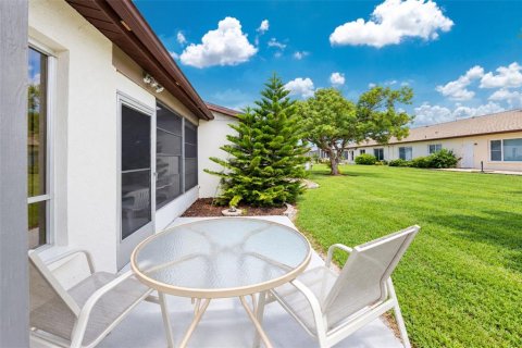 Condo in Englewood, Florida, 2 bedrooms  № 2383724 - photo 17