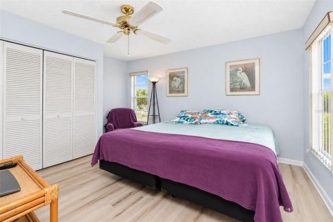 Condo in Englewood, Florida, 2 bedrooms  № 2383724 - photo 27