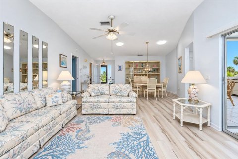 Condo in Englewood, Florida, 2 bedrooms  № 2383724 - photo 11