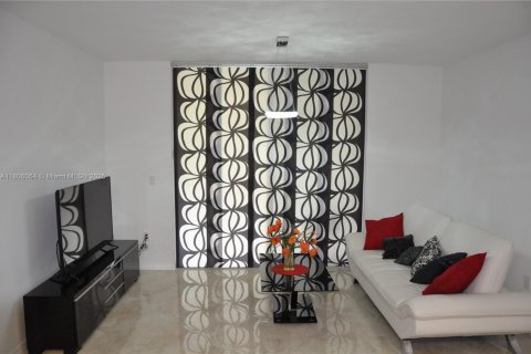 Condo in Aventura, Florida, 1 bedroom  № 1888966 - photo 2