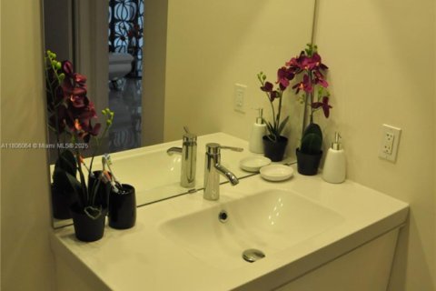 Condo in Aventura, Florida, 1 bedroom  № 1888966 - photo 6