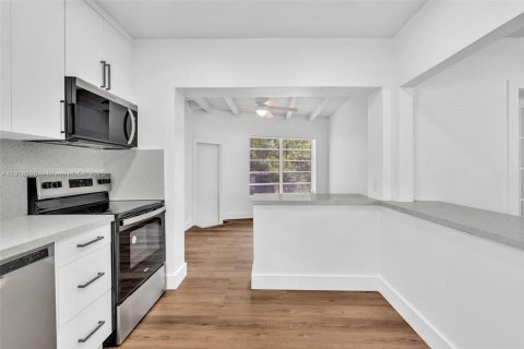 Купить виллу или дом в Майами-Бич, Флорида 4 спальни, 170.38м2, № 1972887 - фото 15