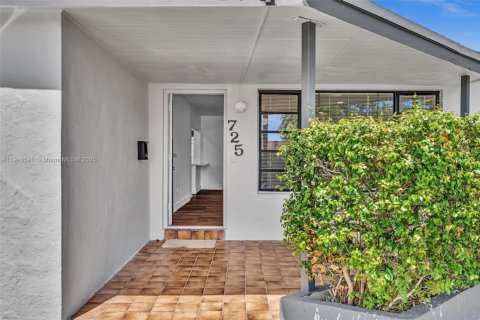 Купить виллу или дом в Майами-Бич, Флорида 4 спальни, 170.38м2, № 1972887 - фото 3