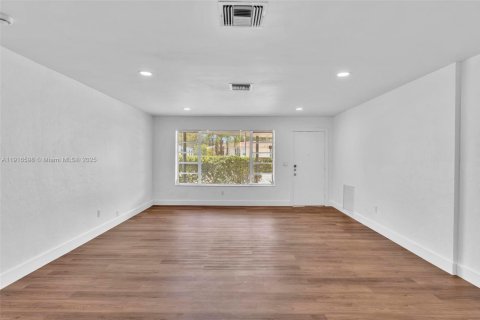 Купить виллу или дом в Майами-Бич, Флорида 4 спальни, 170.38м2, № 1972887 - фото 9