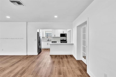 Купить виллу или дом в Майами-Бич, Флорида 4 спальни, 170.38м2, № 1972887 - фото 11