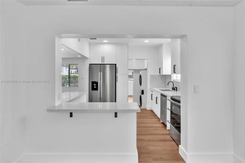 Купить виллу или дом в Майами-Бич, Флорида 4 спальни, 170.38м2, № 1972887 - фото 21