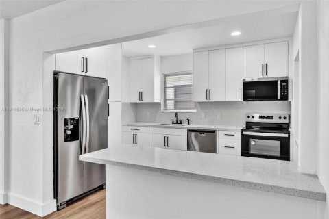 Купить виллу или дом в Майами-Бич, Флорида 4 спальни, 170.38м2, № 1972887 - фото 12