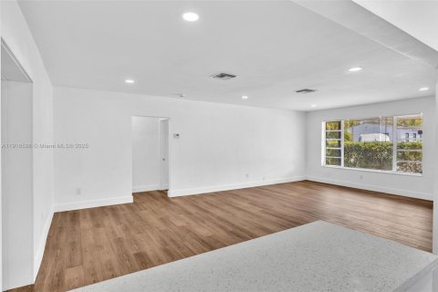 Купить виллу или дом в Майами-Бич, Флорида 4 спальни, 170.38м2, № 1972887 - фото 17