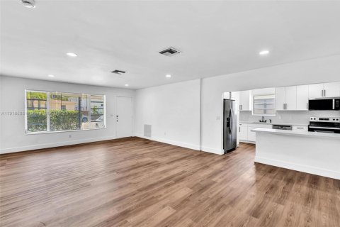 Купить виллу или дом в Майами-Бич, Флорида 4 спальни, 170.38м2, № 1972887 - фото 10