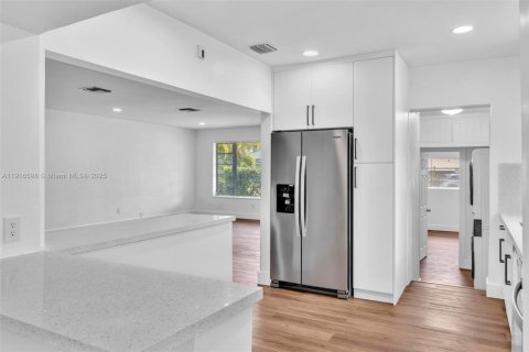 Купить виллу или дом в Майами-Бич, Флорида 4 спальни, 170.38м2, № 1972887 - фото 23