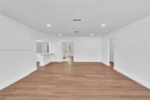 Купить виллу или дом в Майами-Бич, Флорида 4 спальни, 170.38м2, № 1972887 - фото 8