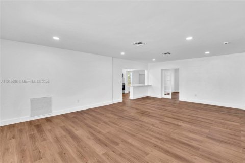 Купить виллу или дом в Майами-Бич, Флорида 4 спальни, 170.38м2, № 1972887 - фото 7